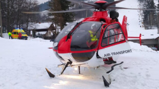 Další zranění mladí lyžaři v Beskydech a Jeseníkách. Letěl pro ně vrtulník