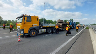 Tragická dopravní nehoda na D1, kamion najel do osobního auta, které zastavilo za tahačem s tankem