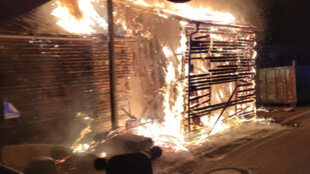Hasiči v noci na Bruntálsku bojovali s požárem štěpky
