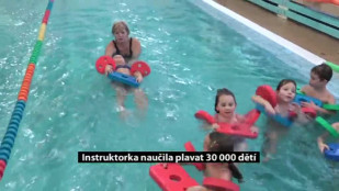 Instruktorka z Karviné už naučila plavat třicet tisíc dětí