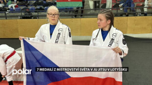 Děvčata i trenér Ju Jitsu přivezli do Frýdku-Místku 7 medailí z mistrovství světa