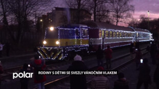 Rodiny s dětmi se svezly nazdobeným vánočním vlakem z Karviné do Petrovic