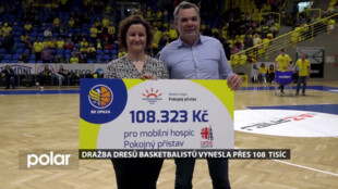 Dražba dresů opavských basketbalistů pro mobilní hospic Pokojný přístav vynesla přes 108 tisíc