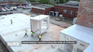 První moduly nového pavilonu Karvinské hornické nemocnice už dorazily