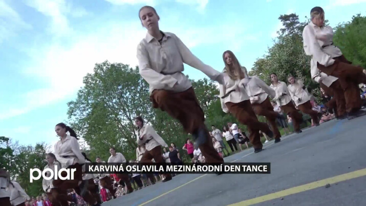 Karviná oslavila Mezinárodní den tance, choreografie předvedlo na Lodičkách přes dvě stě tanečnic a tanečníků