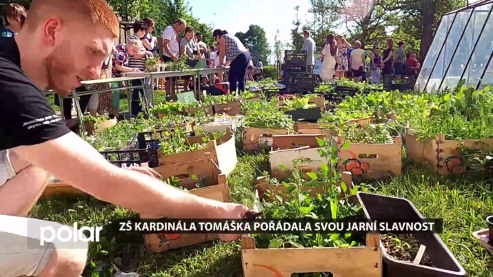 BEZ KOMENTÁŘE: Školní slavnost představila pestrý život nejen na zahradě