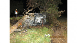 Auto začalo po nehodě hořet, hasiči uvnitř našli mrtvého řidiče