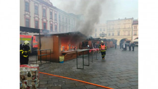 V centru Nového Jičína hořel vánoční stánek