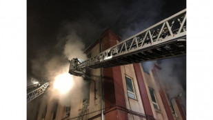 Hasiči likvidovali rozsáhlý požár bývalé továrny Karnola v Krnově