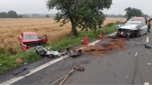 Čtyři zranění po dvou ranních nehodách, hasiči zasahovali v Dolním Benešově a v Děhylově