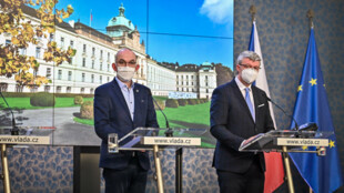 Od pátku se opět zavřou hospody, hotely i fitness centra, vrací se i zákaz vycházení. Služby a obchody zatím zůstanou otevřené