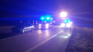 Mladou ženu srazil ve Frýdku-Místku vlak, staršího muže na Opavsku auto, našli ho ležet u silnice