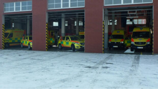 Záchranáři v kraji nestíhají, denně mají až 450 výjezdů, desítky lidí volají také kvůli Covidu-19