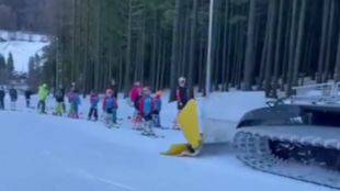 Ski areál Kopřivná bude vyvážet lyžaře na svah rolbou, podobné řešení plánují i na Vaňkově kopci