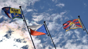 Tibetská vlajka před krajským úřadem opět zavlaje, už počtvrté v řadě