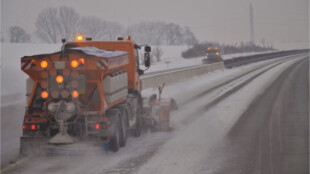 Řidiči buďte opatrní, na silnicích hrozí ledovka