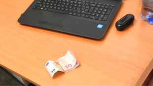 Rumun chtěl na hranicích podplatit policisty, vzápětí skončil v policejní cele