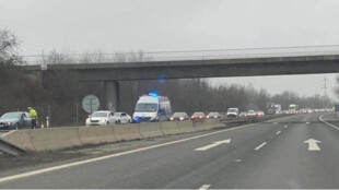 Hranice okresů zaplavili policisté, řidiči při cestě do práce popojížděli v dlouhých kolonách