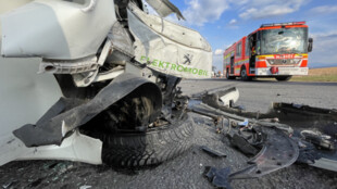Střet autobusu a elektromobilu v Krásném Poli, řidič osobního auta skončil v péči zdravotníků