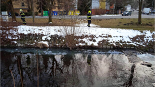 Neznámá látka říčku ve Frenštátu pod Radhoštěm naštěstí neznečistila
