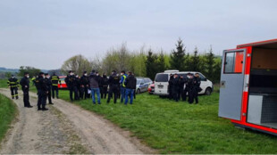 Hledač kovů našel v Sosnové nevybuchlou leteckou pumu o váze 250 kilo, odpálena musela být na místě