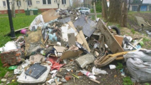 Náklaďák vyhodil tuny odpadu pár metrů za domem, pachatele pomohly odhalit kamery, firmě hrozí až 10 milionů pokuta