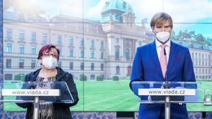 V pondělí se kompletně otevřou restaurace i bazény, ministr reaguje na rozhodnutí soudu