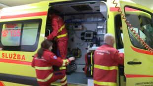 V Těrlicku záchranáři ošetřovali zraněné po čelním střetu osobních vozů