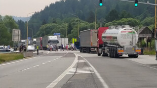 Slováci naštvaní rozhodnutím své vlády o karanténě pro neočkované blokovali provoz na hraničním přechodu