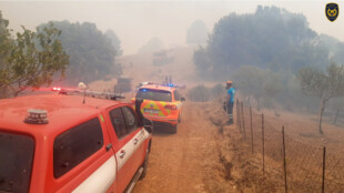 Čeští hasiči se v Řecku soustředí na zastavení šíření požáru