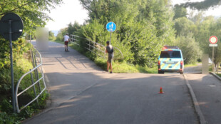 Cyklista se srazil s bruslařkou u Olešné, z místa nehody odjel a pátrá po něm policie