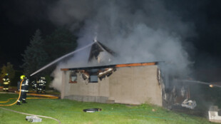 Noční požár chaty v Dolních Domaslavicích způsobil škodu 900 tisíc korun