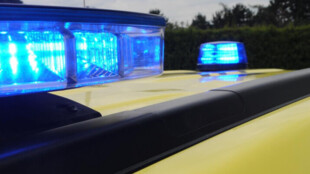 Dvaapadesátiletý muž spadl ze střechy v Bohušově na Bruntálsku, vážně se zranil