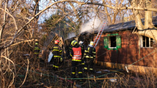 V Ostravě-Hošťálkovicích hořela dřevěná chata, škoda je půl milionu
