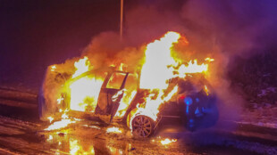 Oheň zcela zničil osobní automobil v Žabni na Frýdecko-Místecku