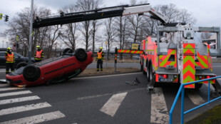 Řidič při havárii v Ostravě otočil auto na střechu, z nehody vyvázl bez zranění