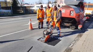 Letošní zima poškodila v Ostravě mnohem více cest než loni