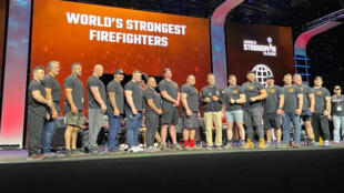 Ostravského hasiče Miroslava Šína ocenil na světové soutěži v USA Arnold Schwarzenegger, za rok má přijet znovu
