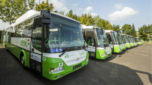 Dražší jízdné i nižší slevy v příměstských autobusech v Moravskoslezském kraji už od dubna