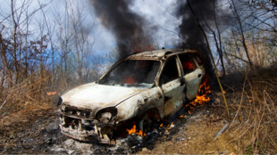 Hasiči likvidovali požár osobního auta v Hrabůvce, hořelo v hůře přístupném terénu