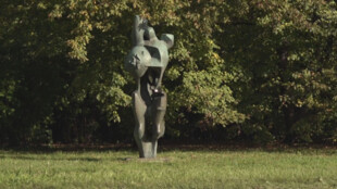 Další zmizelá socha v Karviné! Ztratila se i bronzová plastika Bojovníka