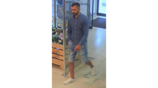 PÁTRÁNÍ: Policisté hledají zloděje, který okradl muže v Ostravě-Přívozu