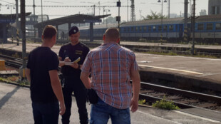 Policisté v Ostravě pokutovali 51 lidí, kteří přecházeli přes koleje