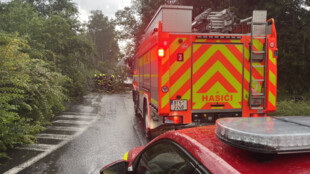 Utopená auta v podjezdu, poškozené střechy i popadané stromy. Bouřky řádí v MSK