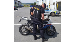 Polák se snažil v Bruntále přihlásit motorku ukradenou v roce 2018