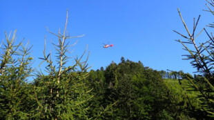 Paraglidista havaroval v nepřístupném terénu Beskyd, hledal ho vrtulník a horská služba