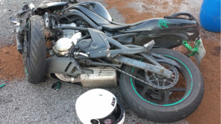 Čtyřicetiletý motocyklista se v Ostravě srazil s autobusem, řidič ho zřejmě přehlédl