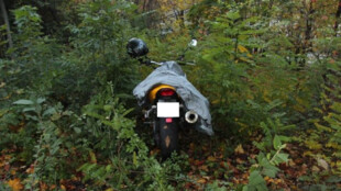Zloděj tlačil kradenou motorku bez baterie po cyklostezce ve Frýdku-Místku