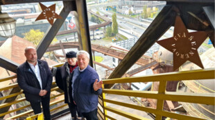 Jantarové schodiště slávy na ostravské Bolt Tower zdobí nové hvězdy