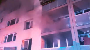 Čtyři zranění a milionová škoda po požáru baterií v bytě ve Frýdku-Místku